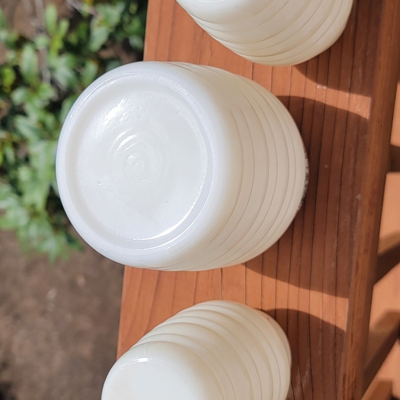 Vintage Ivory Fire King Range shakers & Grease jar w/tulip lid - Picture 3 of 8